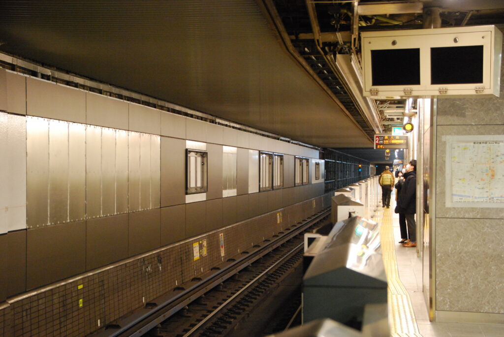 ついに新シャンデリアが披露!心斎橋駅リニューアル工事の進捗【大阪メトロ御堂筋線】 | Osaka Metropolis