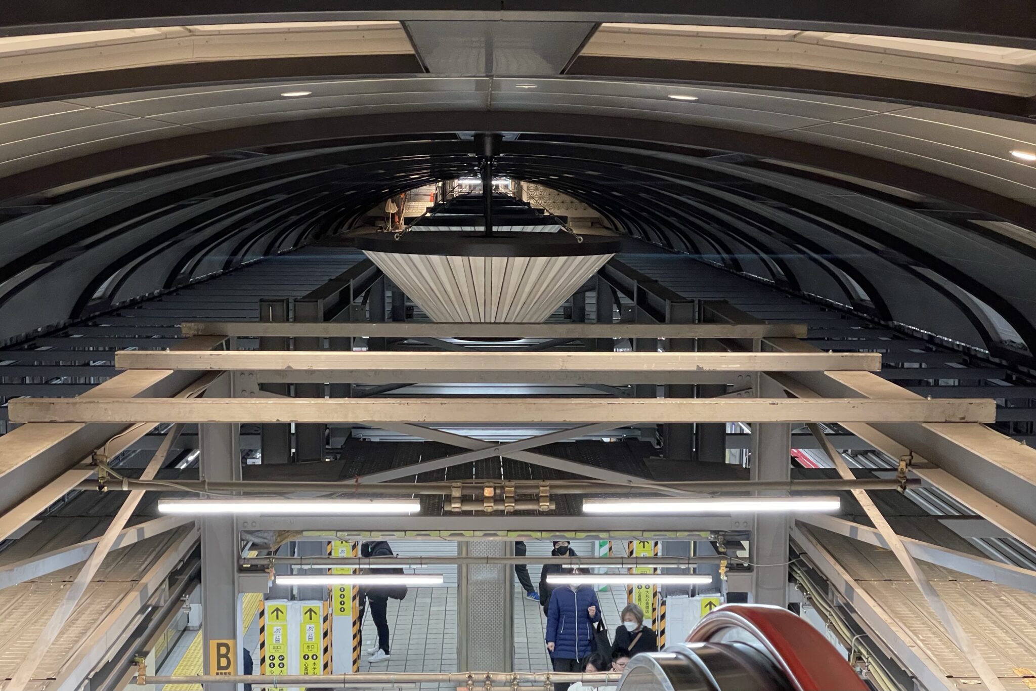 ついに新シャンデリアが披露!心斎橋駅リニューアル工事の進捗【大阪メトロ御堂筋線】 | Osaka Metropolis